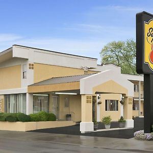 Super 8 By Wyndham Belleville St. Louis Area